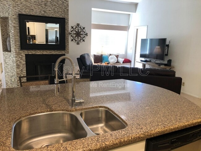 Building Photo - 9708 E Vía Linda