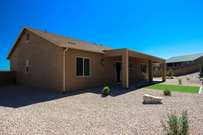 Building Photo - Granville Home with 3 Car Garage