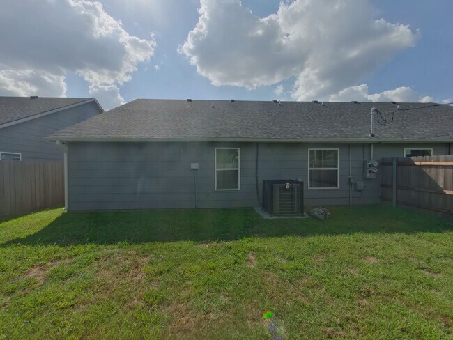 Building Photo - 520 Mathewson St