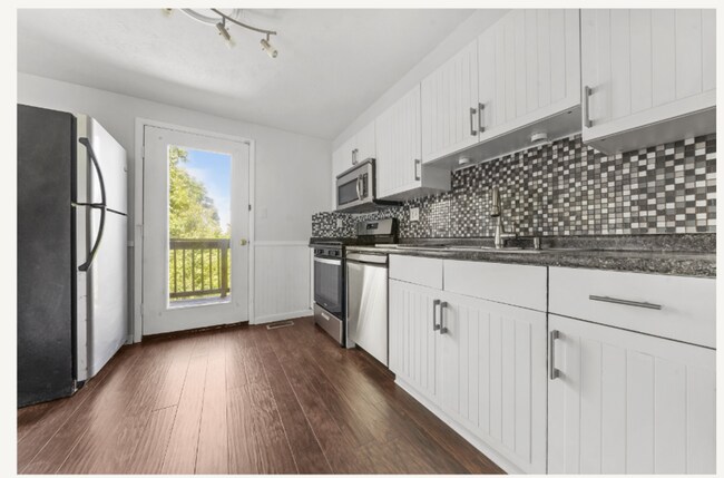 Building Photo - Recently Updated Home in Canonsburg!