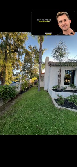 Building Photo - 101 N La Peer Dr