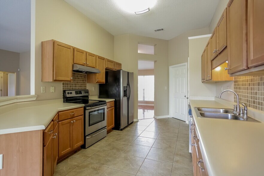 Building Photo - 6257 Saddletrail Dr
