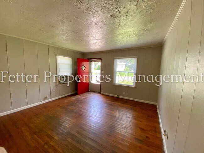 Building Photo - 1228