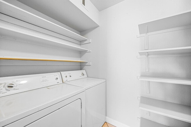 Building Photo - 1455 N Alma School Rd