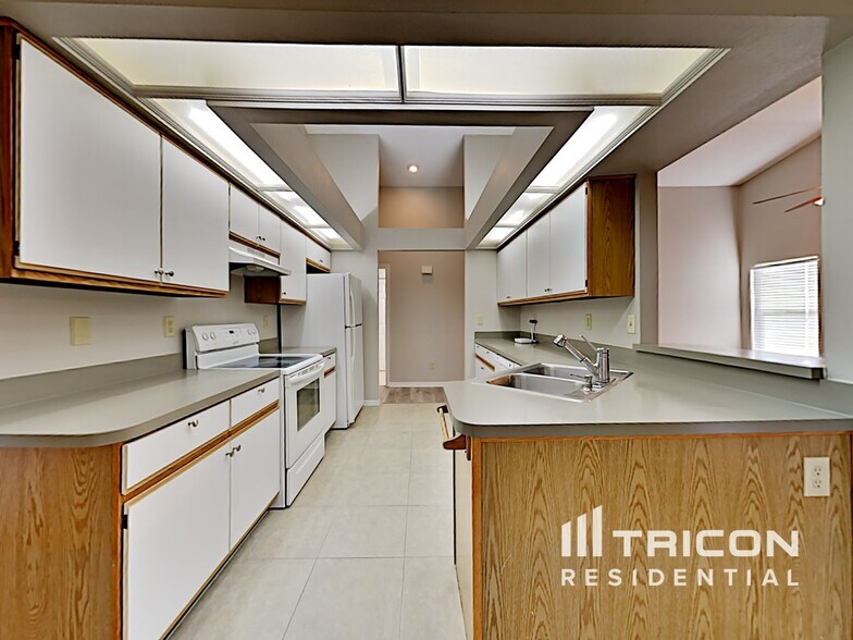 Building Photo - 5709 Erhardt Dr