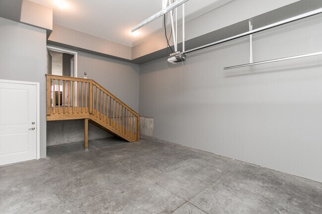 Building Photo - Spacious Townhome with Heated Garage Just ...