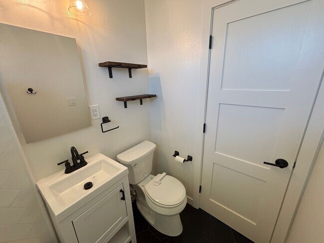 Building Photo - 4 Bedroom home located in beautiful La Habra neighborhood