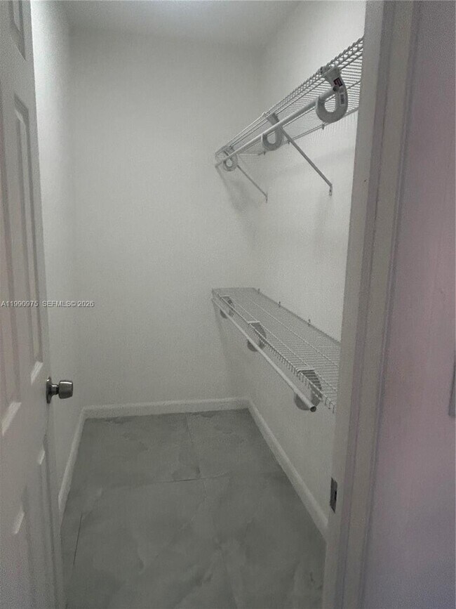 Building Photo - 2100 N 14th Ave