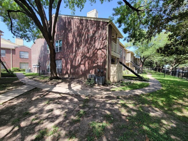 Building Photo - 8055 Cambridge St