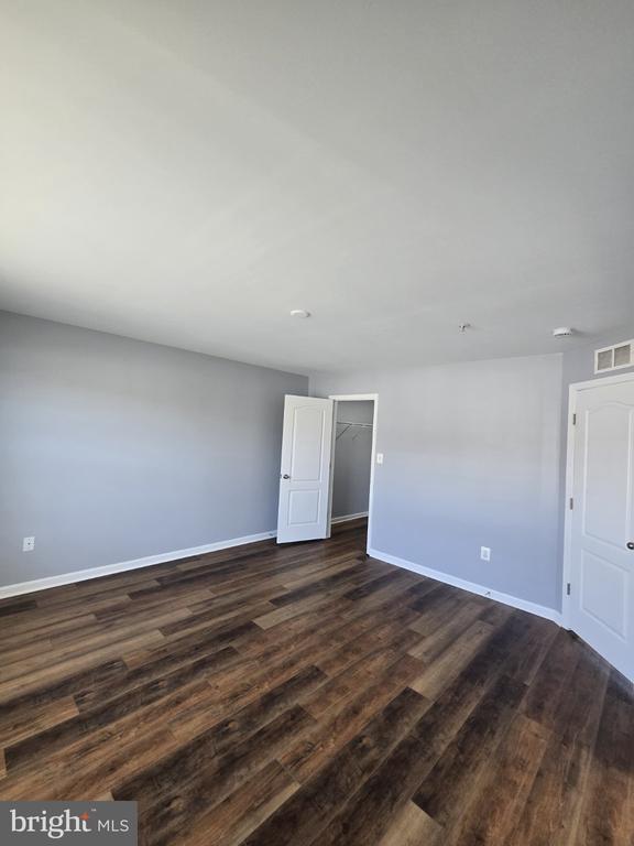 Building Photo - 7720 Village Park Dr