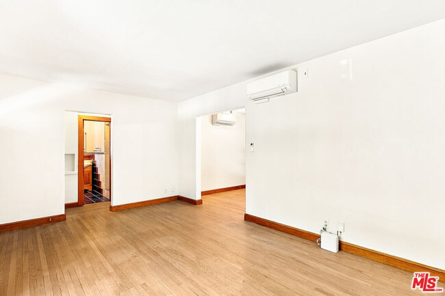 Building Photo - 4171 Kraft Ave