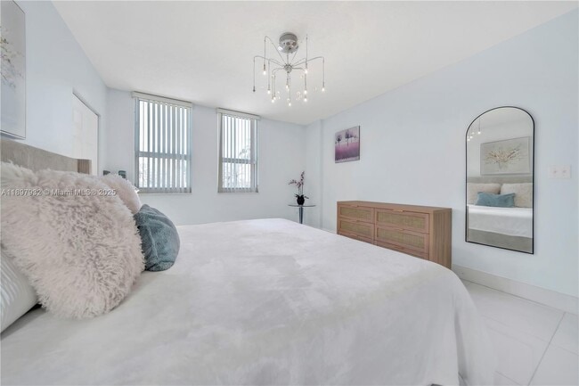 Building Photo - 2080 S Ocean Dr