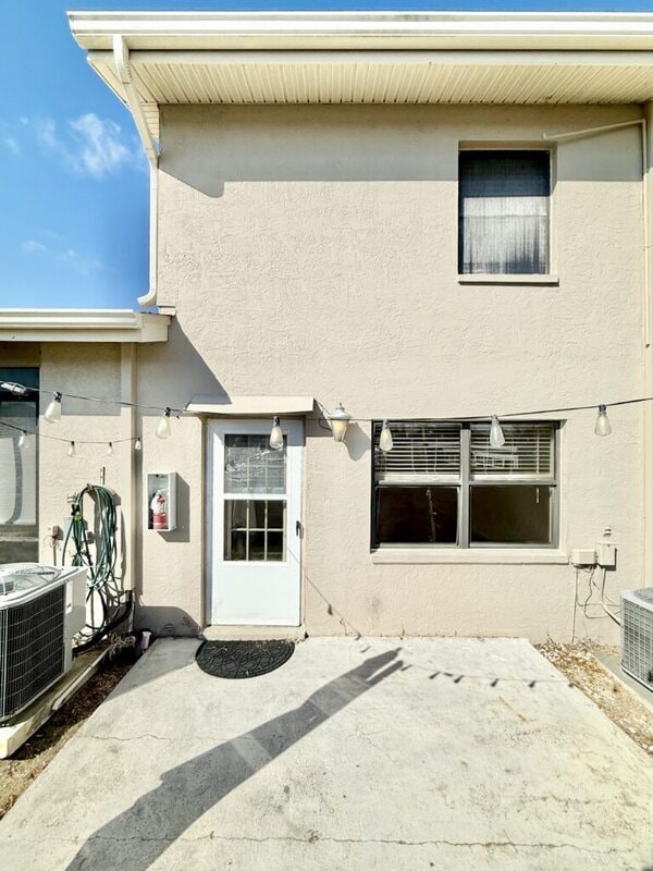 Building Photo - 2131 Ridge Rd S