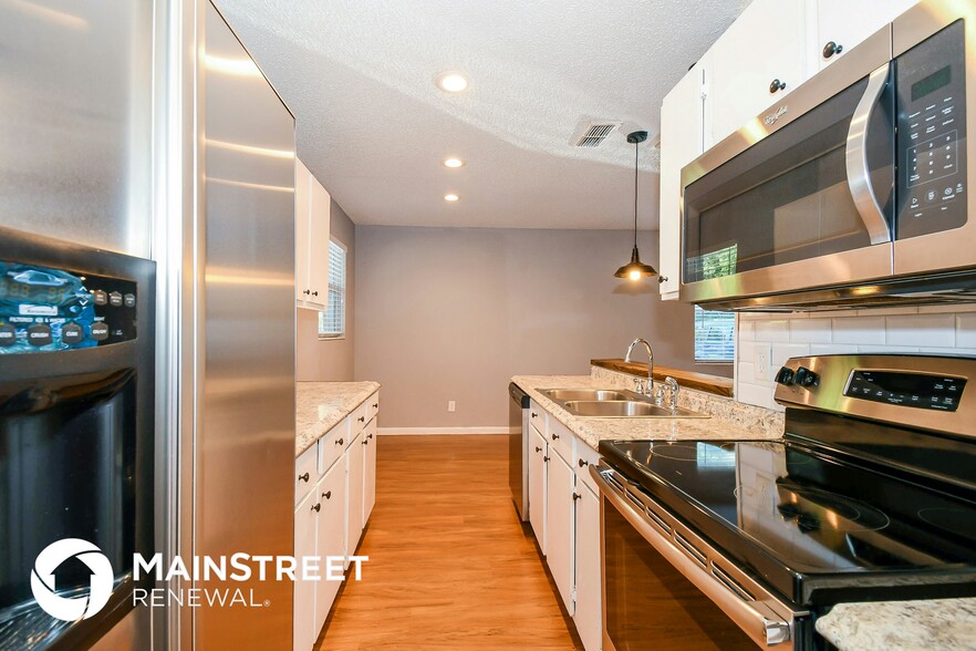 Building Photo - 868 Filmore Ln