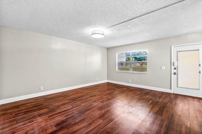 Building Photo - 733 Normandy Trail