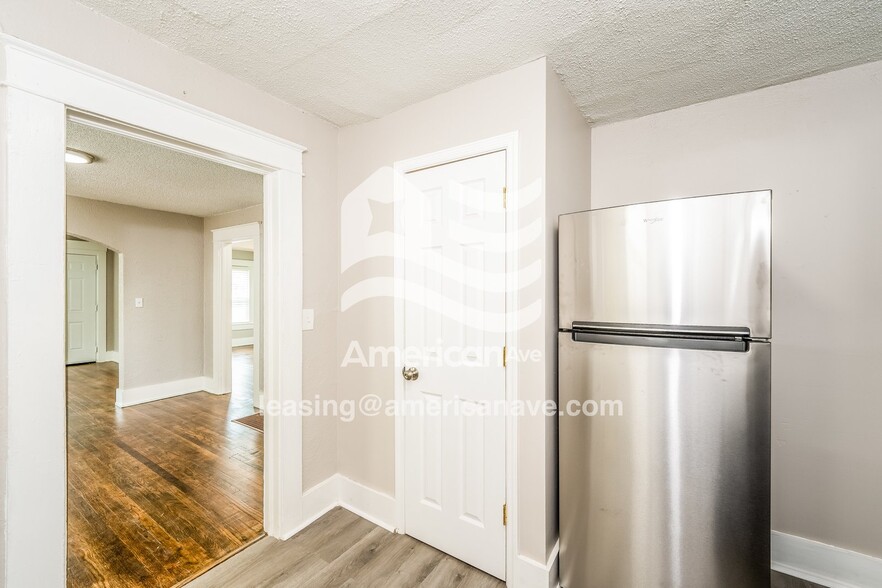 Building Photo - 1746 Center St S