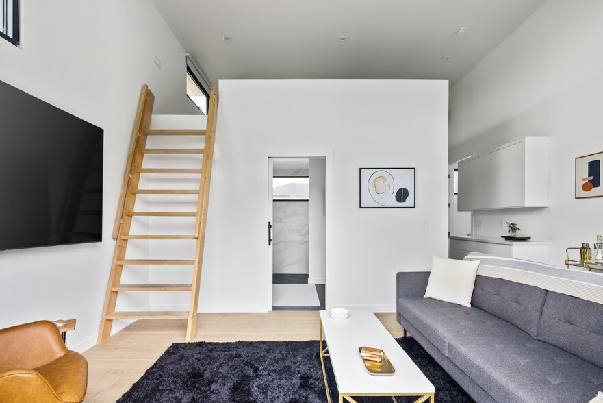 Building Photo - 144 S Wilton Pl