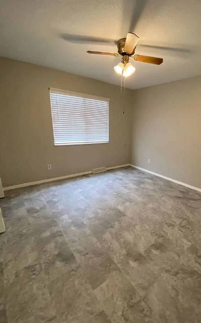 Building Photo - Comfort & Convenience in West Greeley