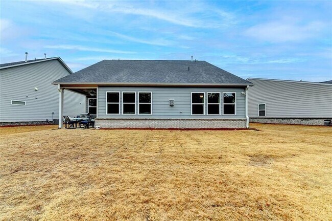 Building Photo - 811 Pineberry Ct
