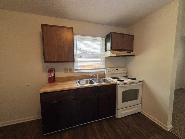 Building Photo - 2204 Delta Pl