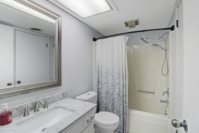 Building Photo - 1202 Dean Dr