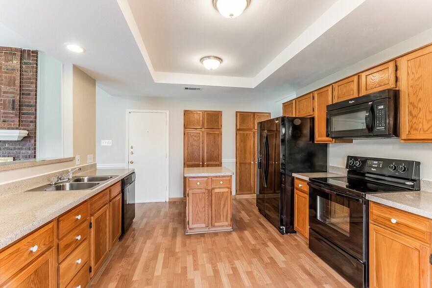 Building Photo - 2624 Beeman Dr