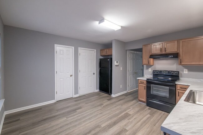 Building Photo - NEWLY RENOVATED !!!! Charming 4-Bedroom Home with Spacious Backyard!