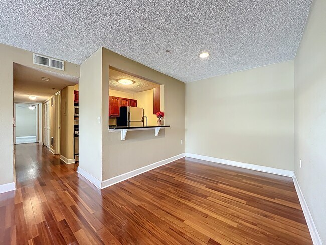 Building Photo - 2065 Dixie Belle Dr