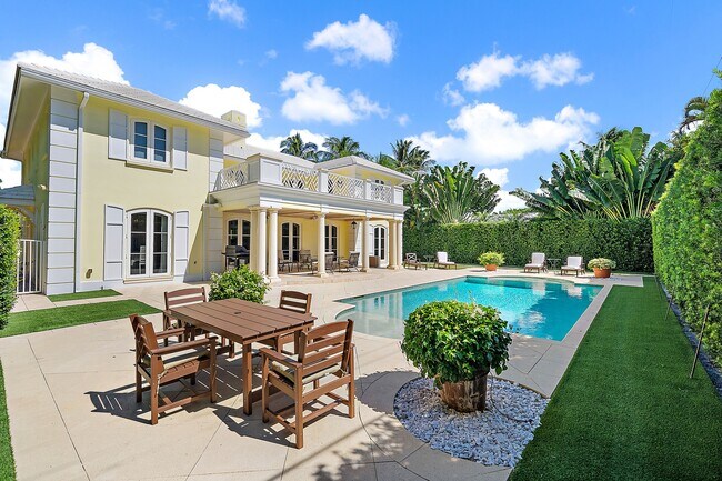 Building Photo - 210 Emerald Ln