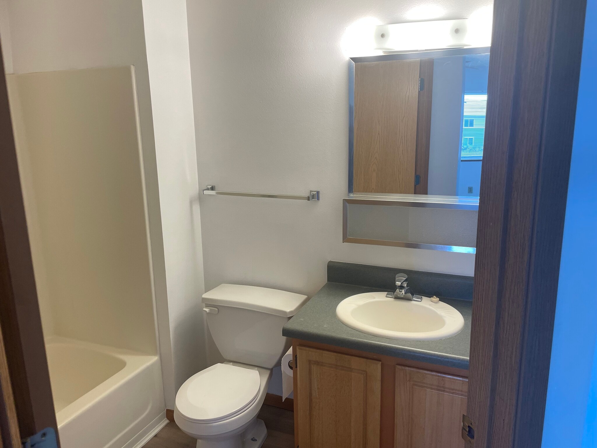 Building Photo - 664 Terrace Park Blvd