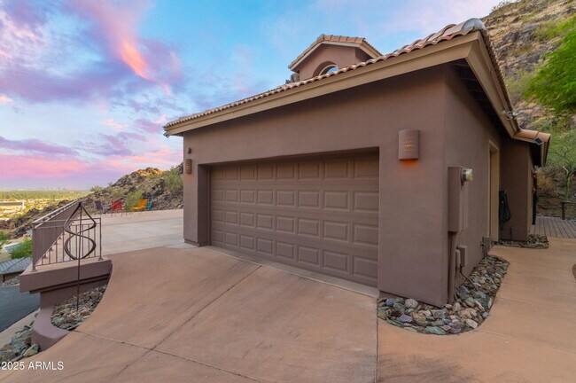 Building Photo - 126 W North Ln