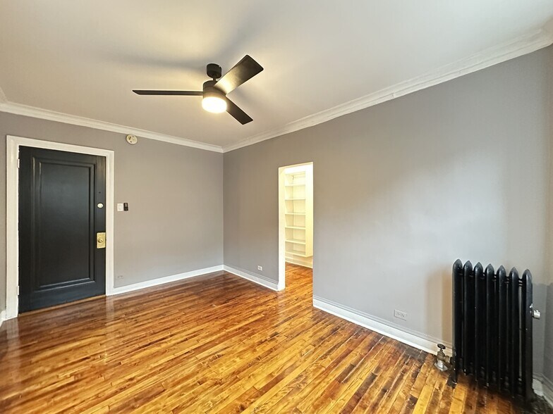 Building Photo - 5516 N Kenmore Ave