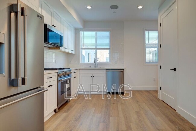 Building Photo - 4507 Saturn St
