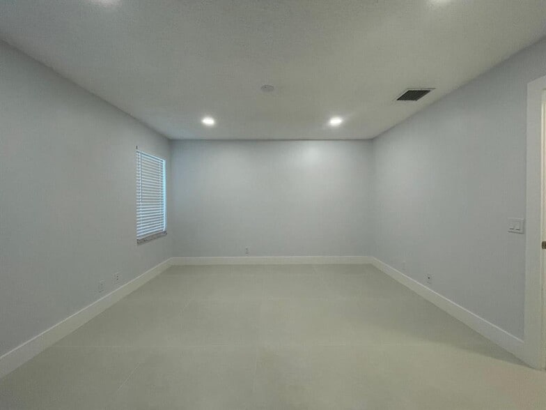 Building Photo - 1630 Zenith Way