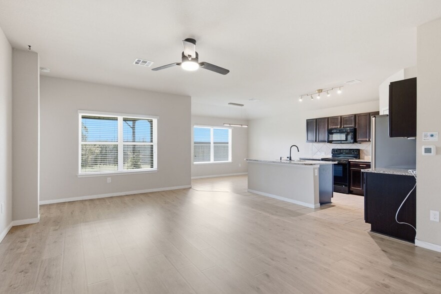 Building Photo - 5813 Roderick Dr