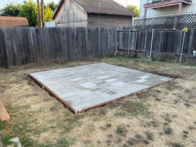 Building Photo - 155 S Grand Oaks Ave