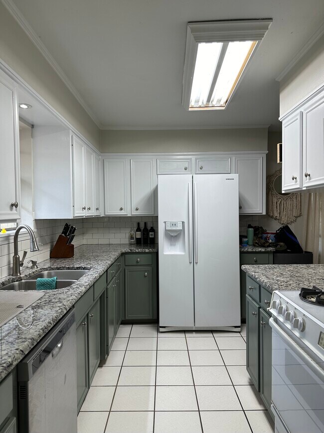 Building Photo - 8641 Chalmette Dr
