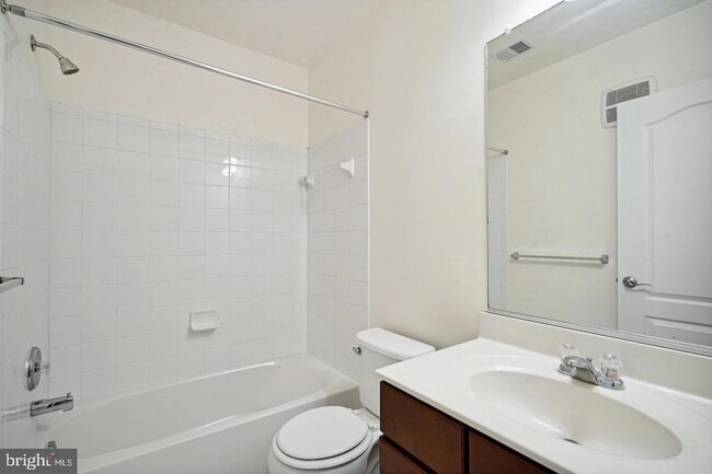 Building Photo - 22936 Spicebush Dr