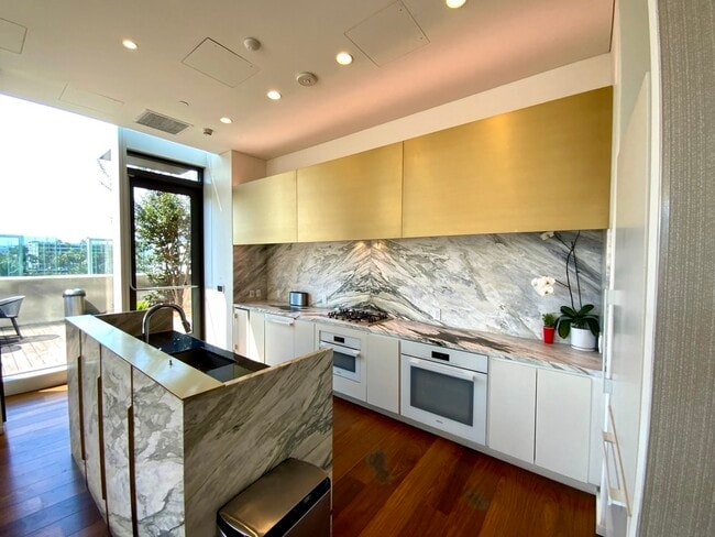 Building Photo - 889 Francisco St