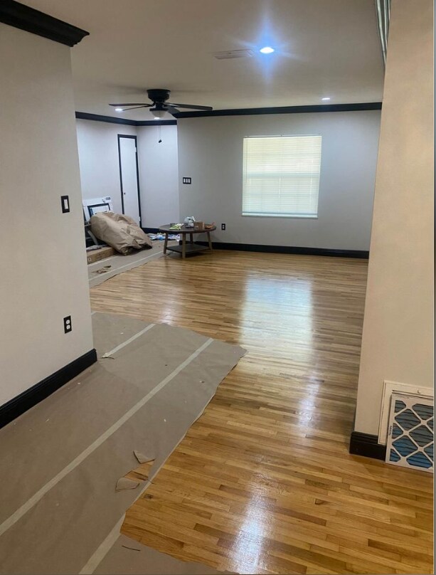 Building Photo - 1122 N Powers Dr