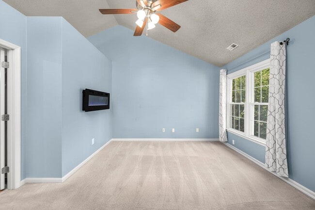 Building Photo - 201 St Regis Ln