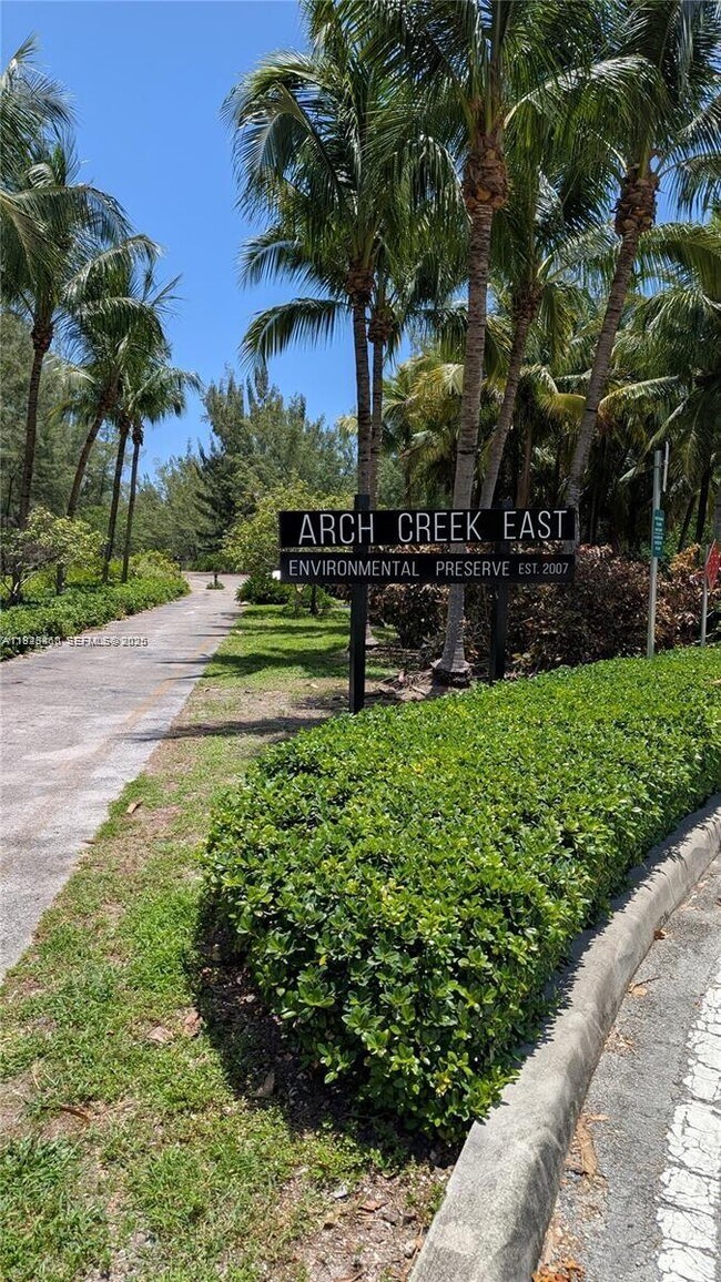 Building Photo - 2600 NE 135th St