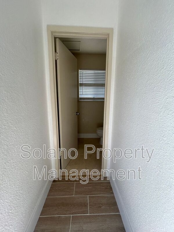 Building Photo - 1970 Grande Cir