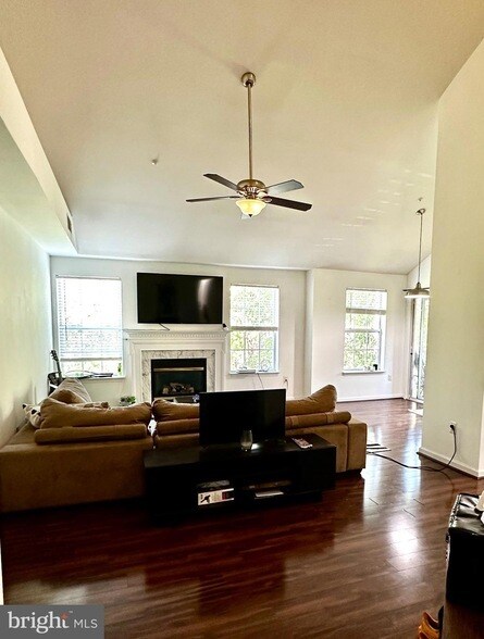 Building Photo - 5958 Founders Hill Dr