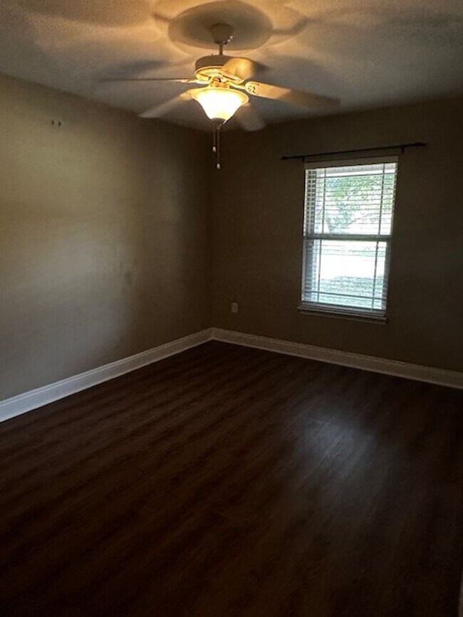 Building Photo - Milton Home For Rent