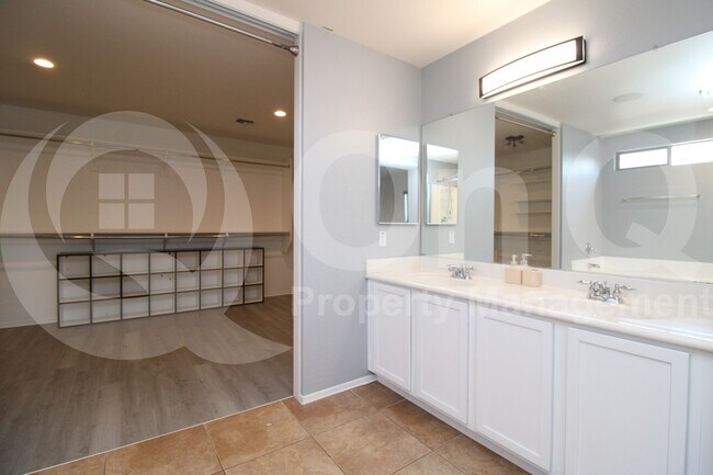Building Photo - 14205 W Mauna Loa Ln