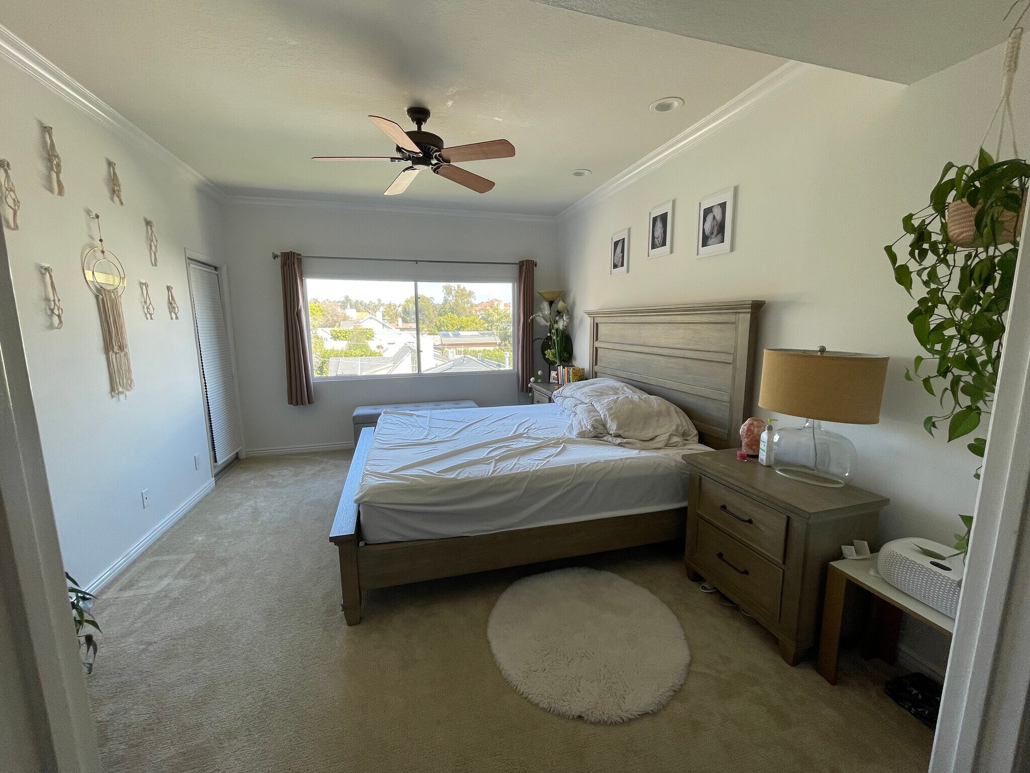 Bedroom includes an automated blackout shade - 612 S Barrington Ave