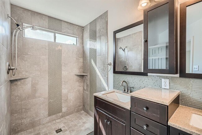 Building Photo - 1293 Amberwood Loop