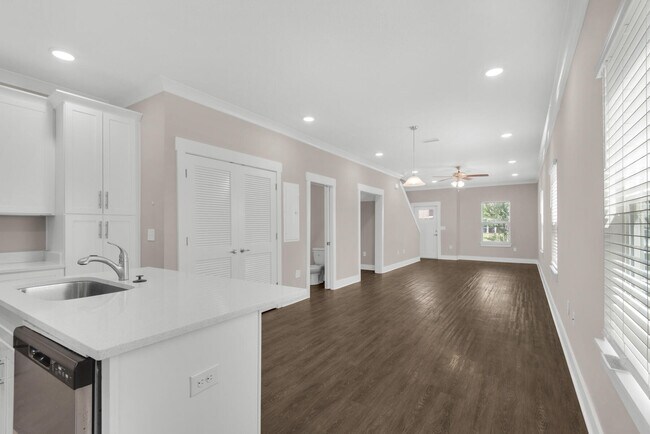 Primary Photo - 384 Date Palm Ln