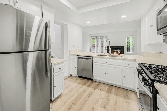 Building Photo - 1447 Manzana Way